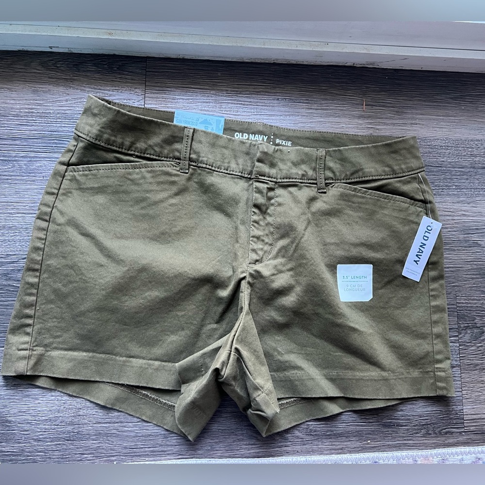 NWT Olive Green Khaki-style shorts- Size 4